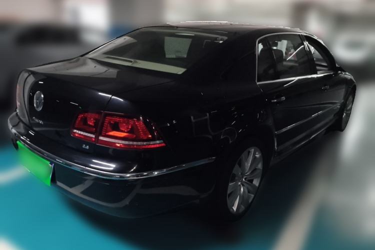 Used Volkswagen Phaeton 2012 3.6L Deluxe Custom Edition Rear Right 45 Deg