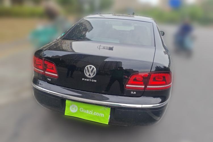 Used Volkswagen Phaeton 2012 3.6L Deluxe Custom Edition Rear Right 45 Deg