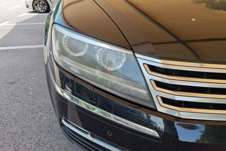 Used Volkswagen Phaeton 2012 3.0L Executive Version Right Front Headlight