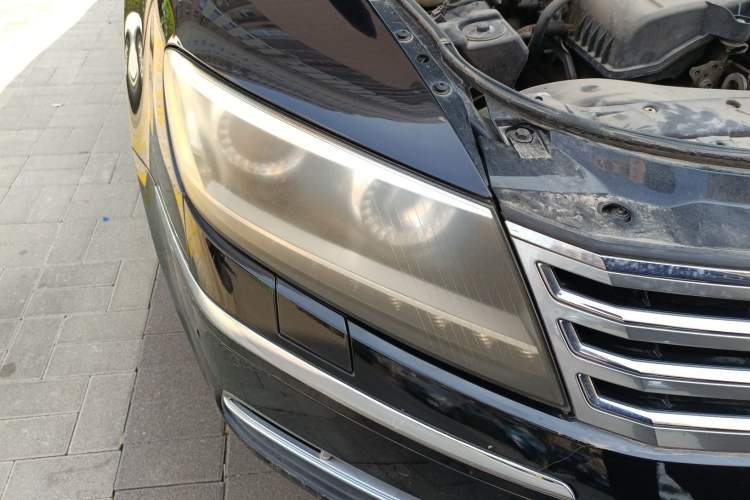 Used Volkswagen Phaeton 2012 3.6L Deluxe Custom Edition Right Front Headlight