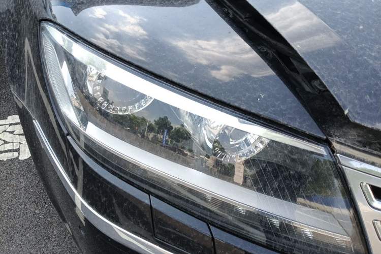 Used Volkswagen Phaeton 2012 4.2L Luxury Custom Edition Right Front Headlight