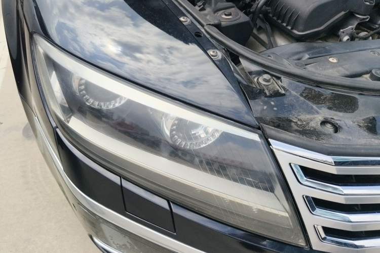 Used Volkswagen Phaeton 2012 3.6L Deluxe Custom Edition Right Front Headlight