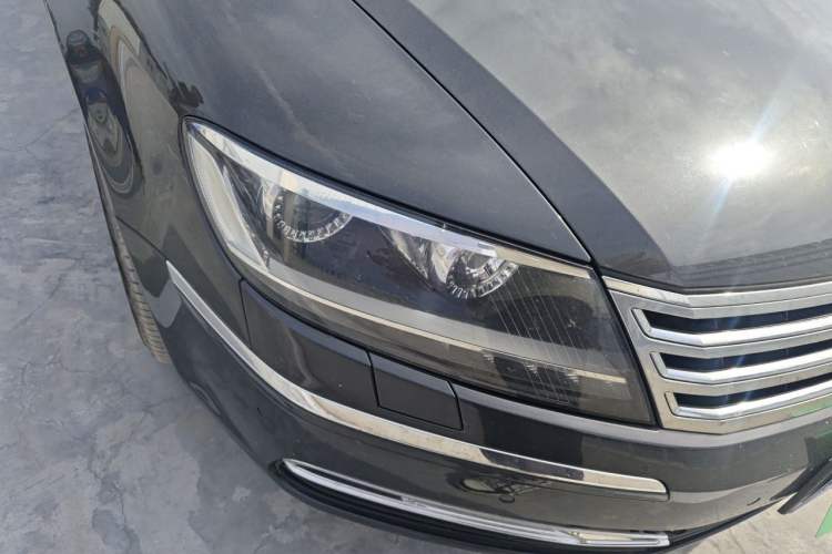 Used Volkswagen Phaeton 2012 3.0L Business Edition Right Front Headlight