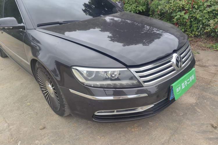 Used Volkswagen Phaeton 2012 3.6L Deluxe Custom Edition Right Front Headlight