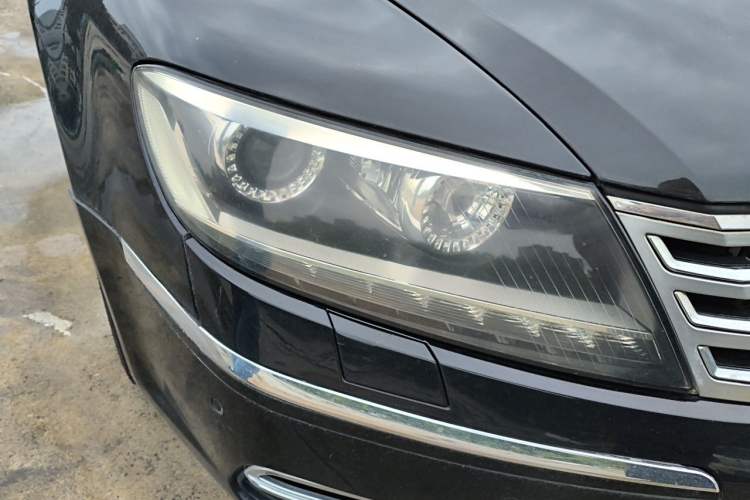 Used Volkswagen Phaeton 2012 3.0L Elite Custom Edition Right Front Headlight