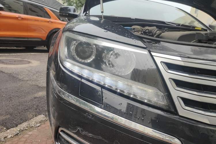Used Volkswagen Phaeton 2012 3.0L Business Edition Right Front Headlight