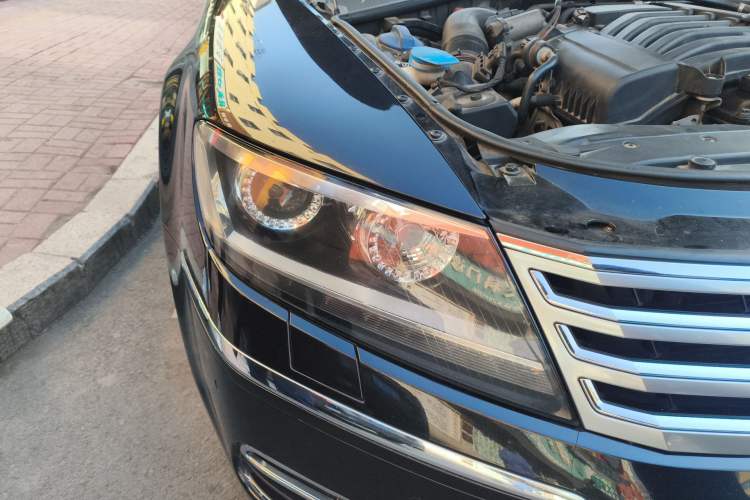 Used Volkswagen Phaeton 2012 3.0L Business Edition Right Front Headlight