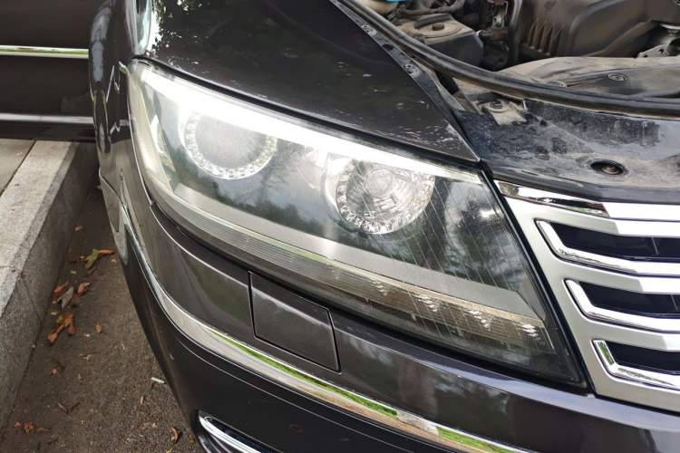 Used Volkswagen Phaeton 2012 3.0L Business Edition Right Front Headlight