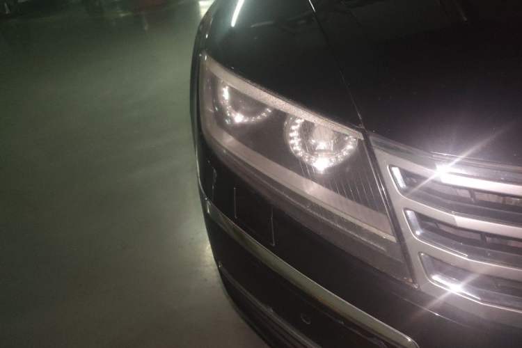Used Volkswagen Phaeton 2012 3.0L Business Edition Right Front Headlight
