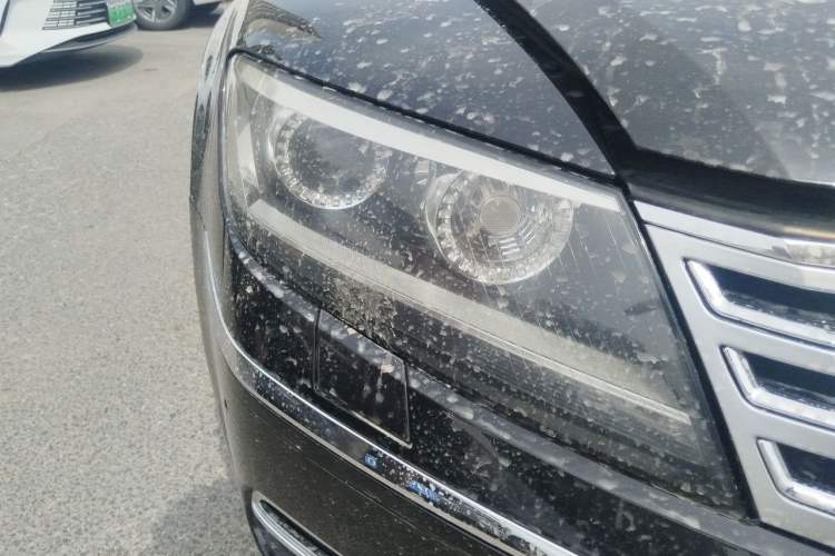 Used Volkswagen Phaeton 2012 3.0L Business Edition Right Front Headlight