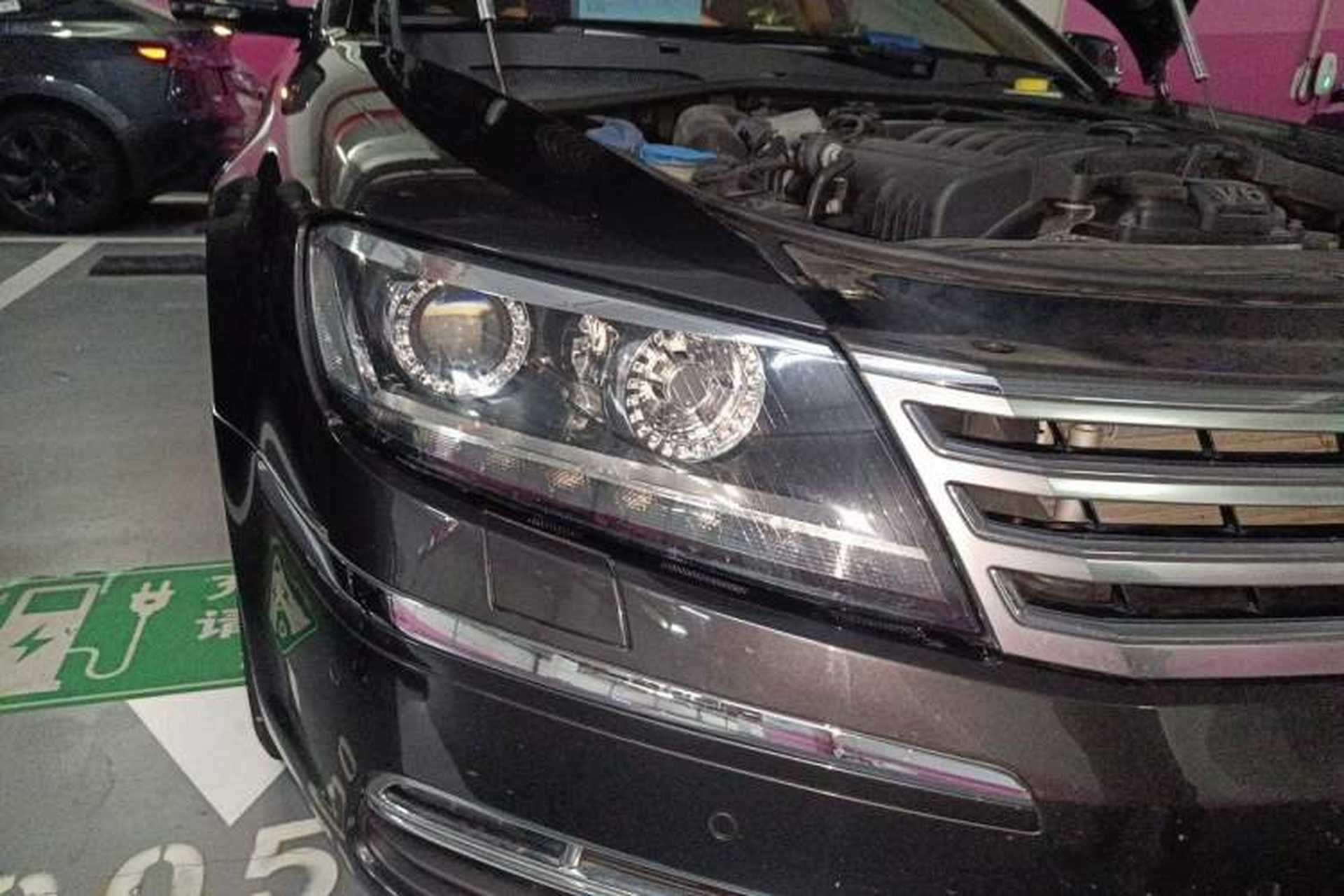 Used Volkswagen Phaeton 2012 3.0L Elite Custom Edition Right Front Headlight
