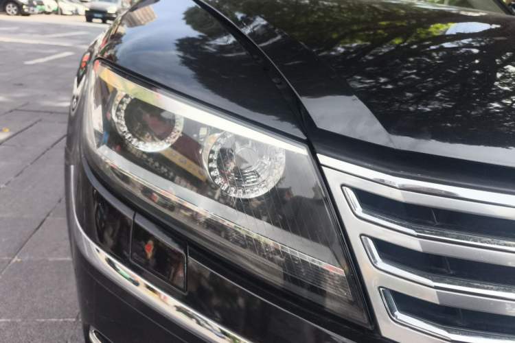 Used Volkswagen Phaeton 2012 3.0L Business Edition Right Front Headlight