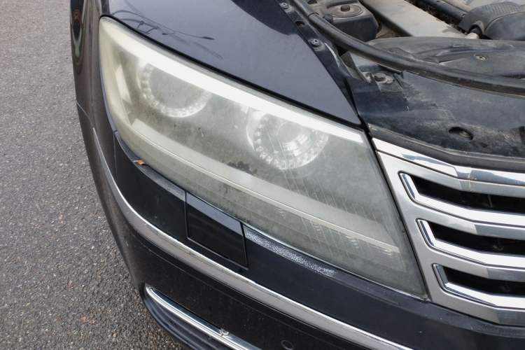 Used Volkswagen Phaeton 2012 4.2L Luxury Custom Edition Right Front Headlight