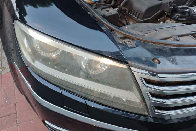 Used Volkswagen Phaeton 2012 3.0L Business Edition Right Front Headlight