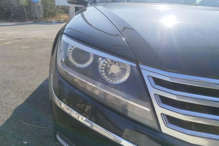 Used Volkswagen Phaeton 2012 3.0L Business Edition Right Front Headlight