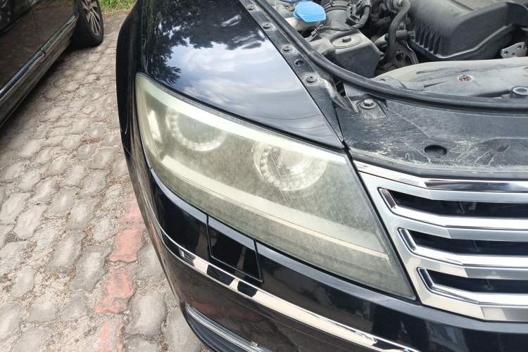 Used Volkswagen Phaeton 2012 3.0L Business Edition Right Front Headlight