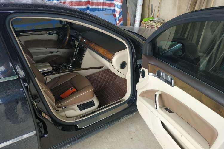 Used Volkswagen Phaeton 2012 3.6L Deluxe Custom Edition Right Front Seat