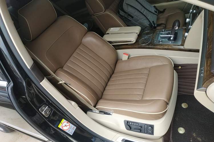 Used Volkswagen Phaeton 2012 3.6L Deluxe Custom Edition Right Front Seat