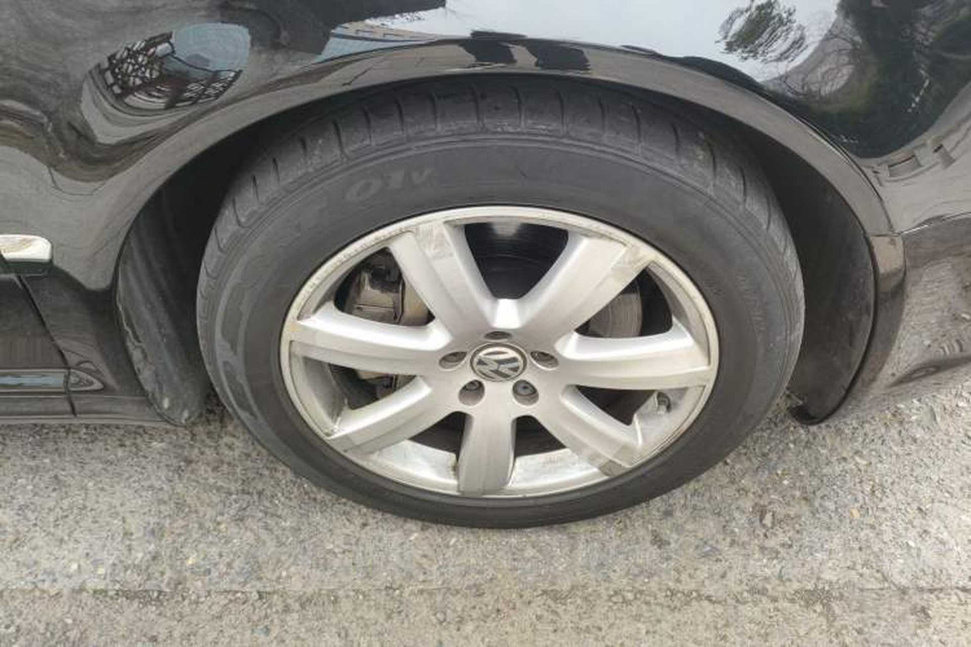Used Volkswagen Phaeton 2012 3.0L Executive Version Right Front Wheel Hub