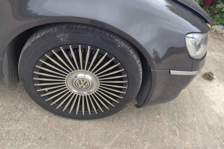 Used Volkswagen Phaeton 2012 3.6L Deluxe Custom Edition Right Front Wheel Hub