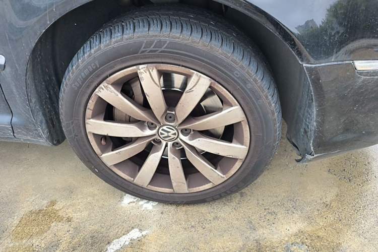 Used Volkswagen Phaeton 2012 3.0L Elite Custom Edition Right Front Wheel Hub