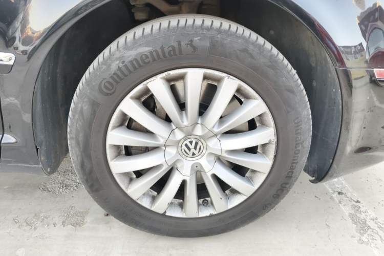 Used Volkswagen Phaeton 2012 3.0L Business Edition Right Front Wheel Hub