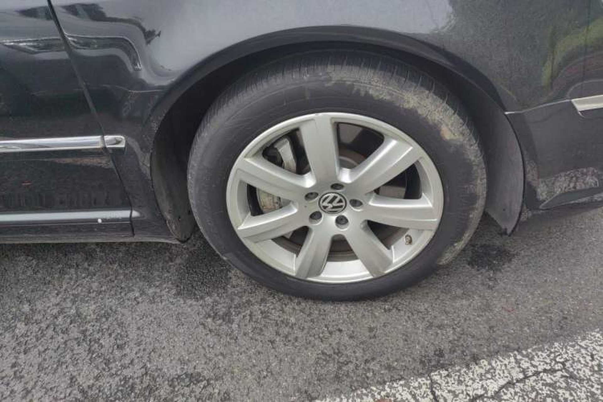 Used Volkswagen Phaeton 2012 3.0L Executive Version Right Front Wheel Hub