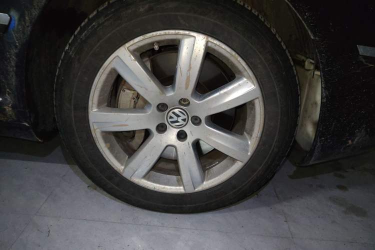 Used Volkswagen Phaeton 2012 3.0L Executive Version Right Front Wheel Hub