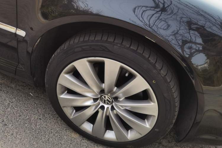 Used Volkswagen Phaeton 2012 4.2L Luxury Custom Edition Right Front Wheel Hub