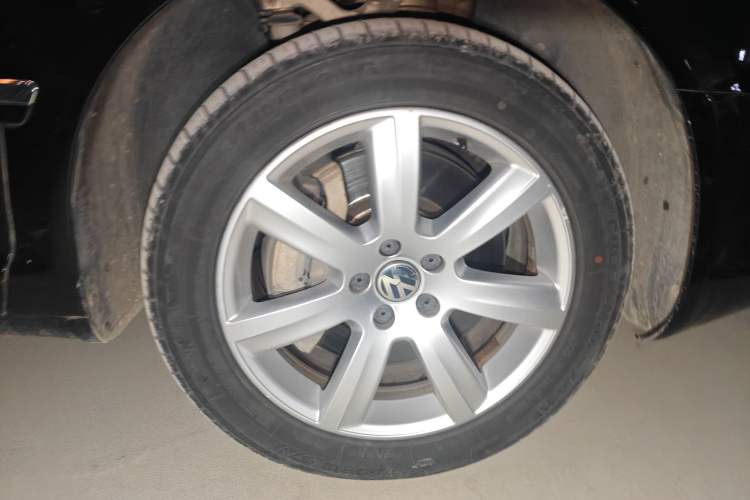 Used Volkswagen Phaeton 2012 3.0L Executive Version Right Front Wheel Hub