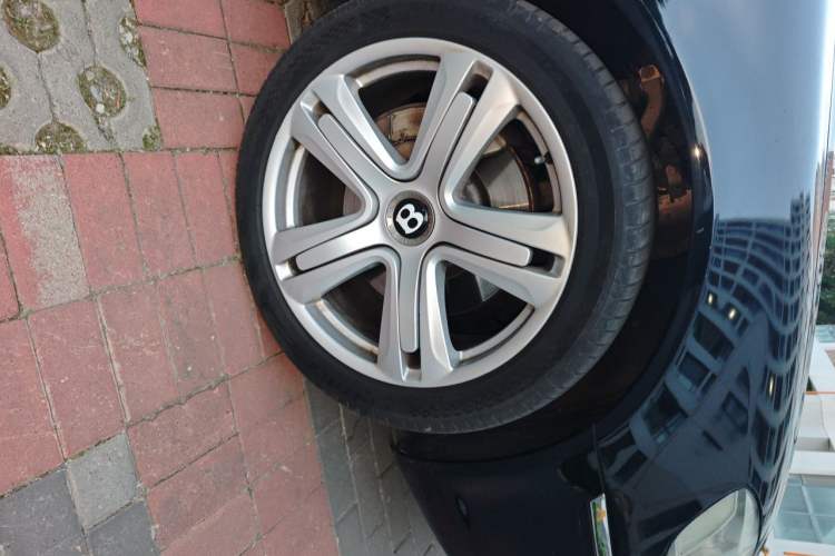 Used Volkswagen Phaeton 2012 3.0L Business Edition Right Front Wheel Hub