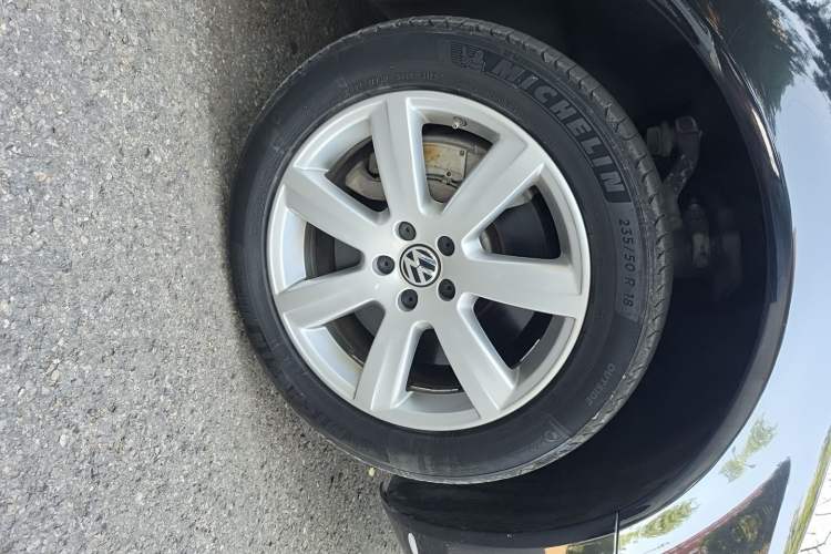Used Volkswagen Phaeton 2012 3.0L Elite Custom Edition Right Front Wheel Hub