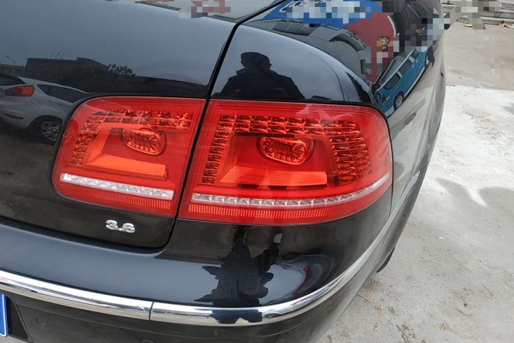 Used Volkswagen Phaeton 2012 3.6L Deluxe Custom Edition Right Rear Taillight