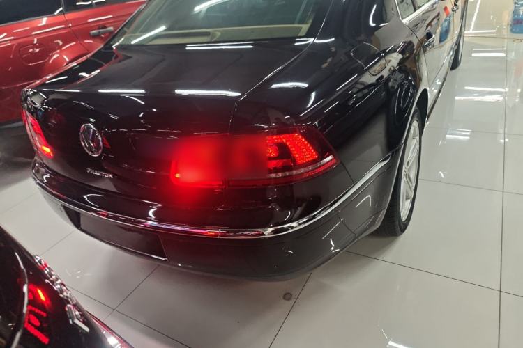 Used Volkswagen Phaeton 2012 3.0L Business Edition Right Rear Taillight