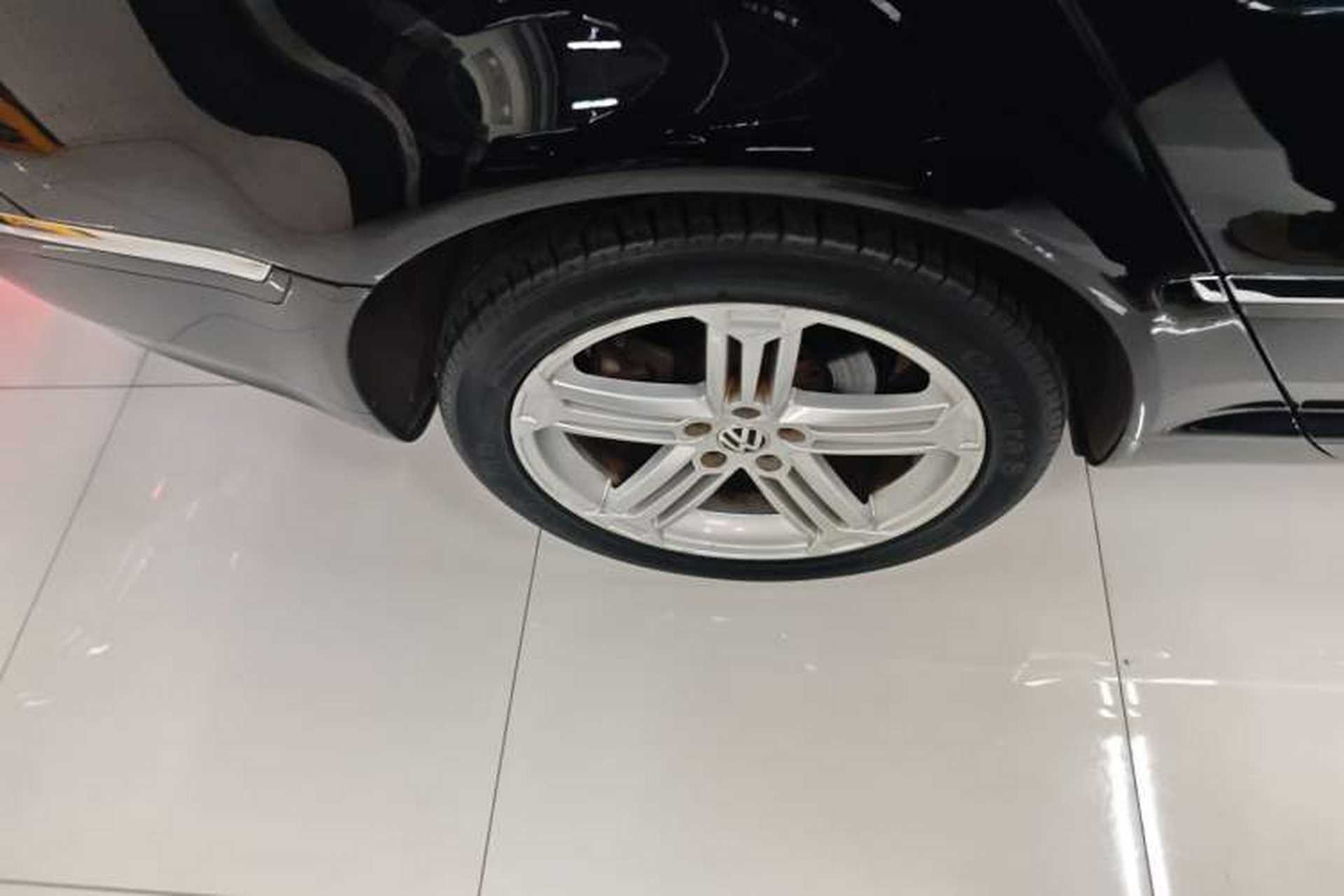 Used Volkswagen Phaeton 2012 3.0L Business Edition Right Rear Wheel Hub