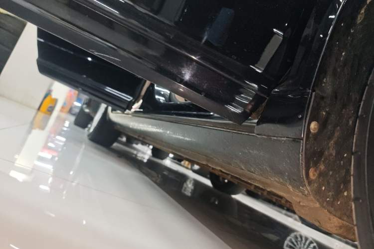 Used Volkswagen Phaeton 2012 3.0L Business Edition Right Side Sill