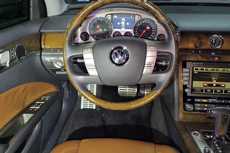 Used Volkswagen Phaeton 2012 3.6L Deluxe Custom Edition Steering Wheel