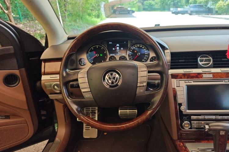 Used Volkswagen Phaeton 2012 3.0L Executive Version Steering Wheel