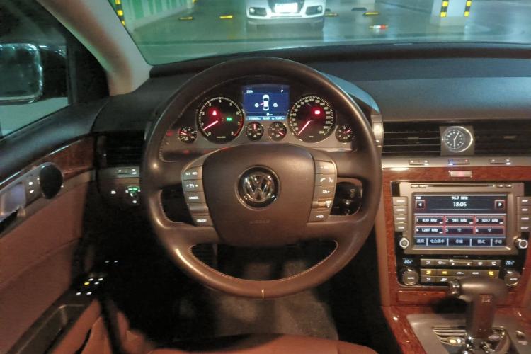 Used Volkswagen Phaeton 2012 3.0L Business Edition Steering Wheel