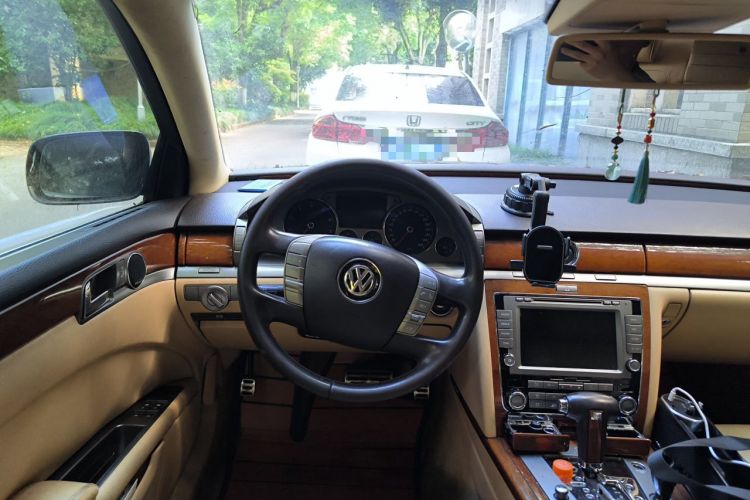 Used Volkswagen Phaeton 2012 3.0L Business Edition Steering Wheel