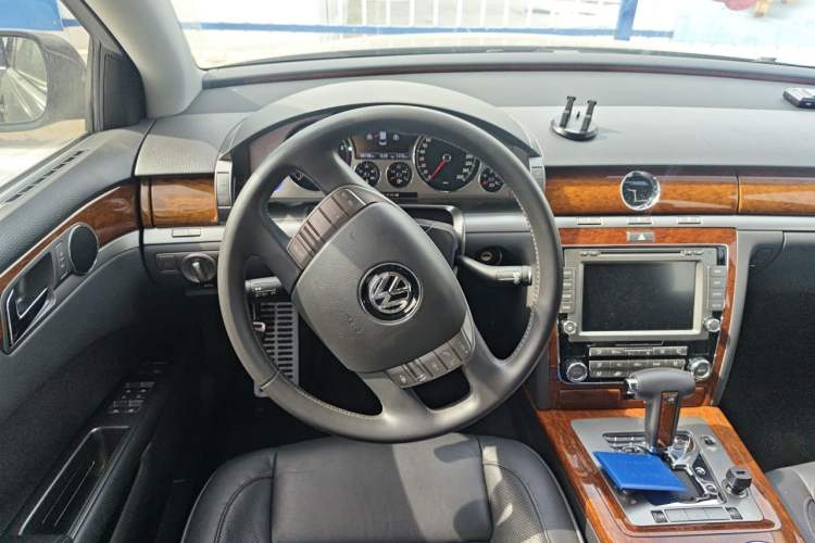 Used Volkswagen Phaeton 2012 3.0L Business Edition Steering Wheel