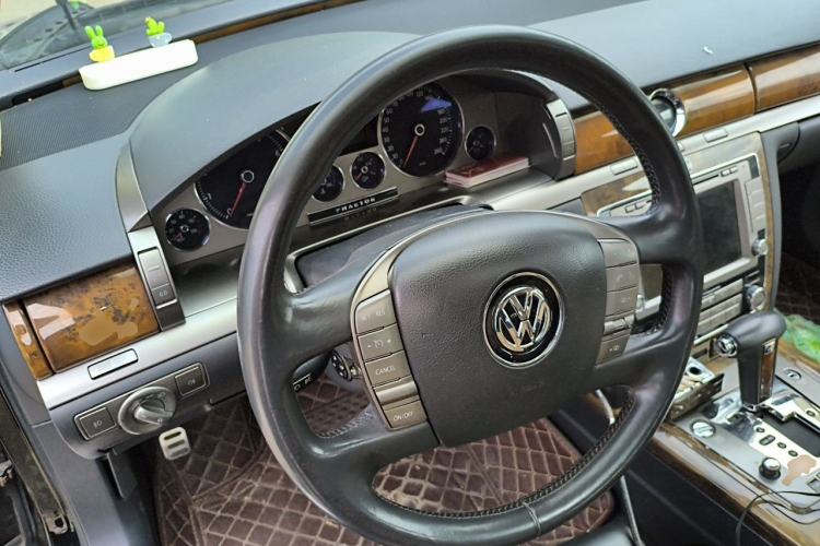 Used Volkswagen Phaeton 2012 3.0L Elite Custom Edition Steering Wheel