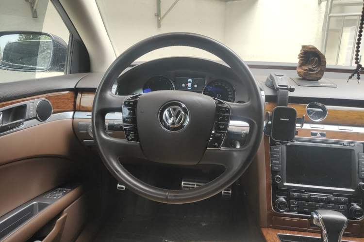 Used Volkswagen Phaeton 2012 3.0L Business Edition Steering Wheel