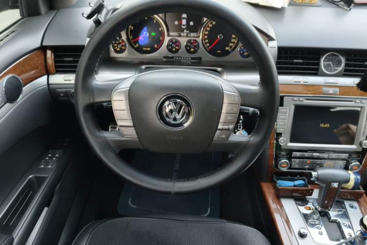 Used Volkswagen Phaeton 2012 3.0L Business Edition Steering Wheel