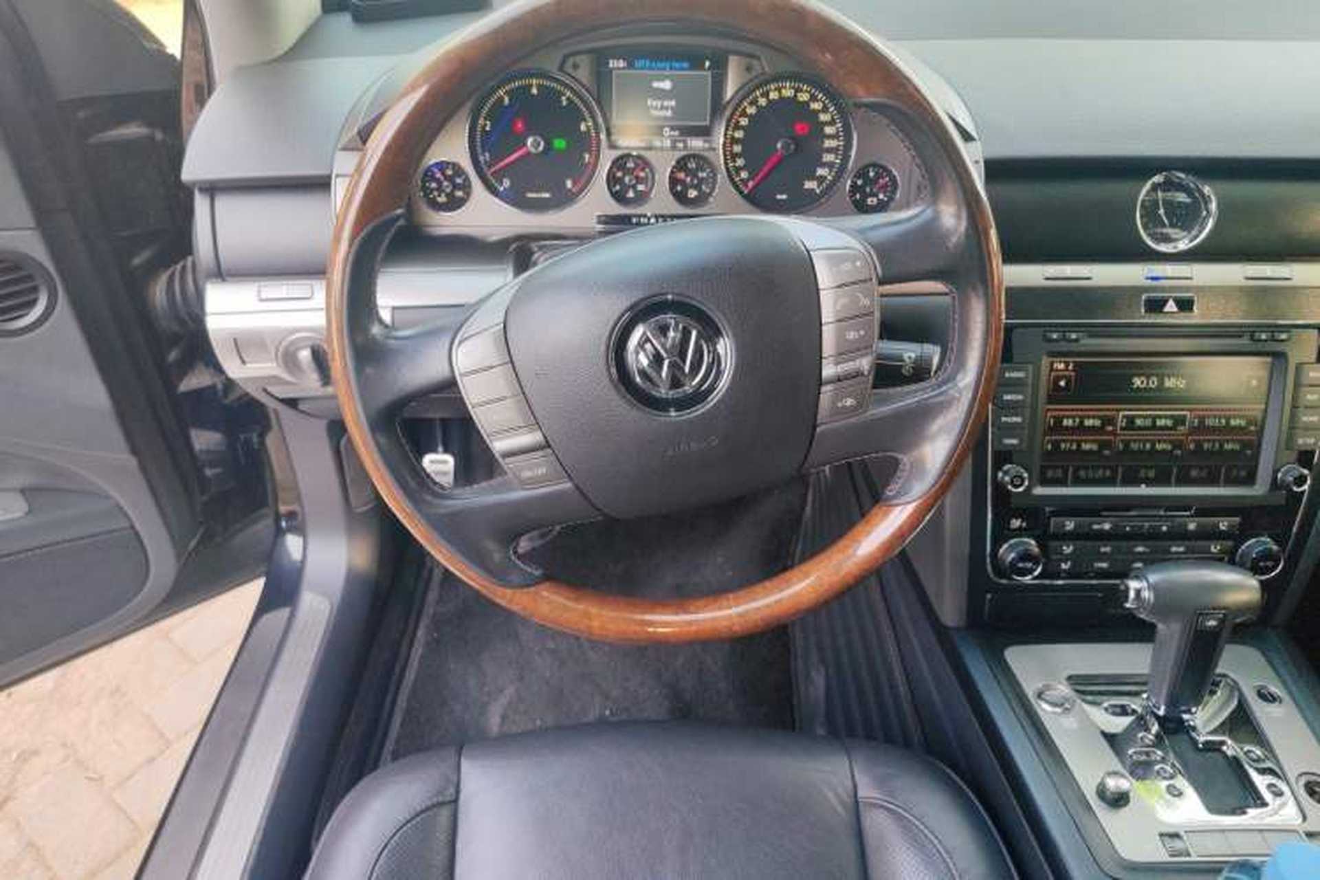 Used Volkswagen Phaeton 2012 3.0L Executive Version Steering Wheel