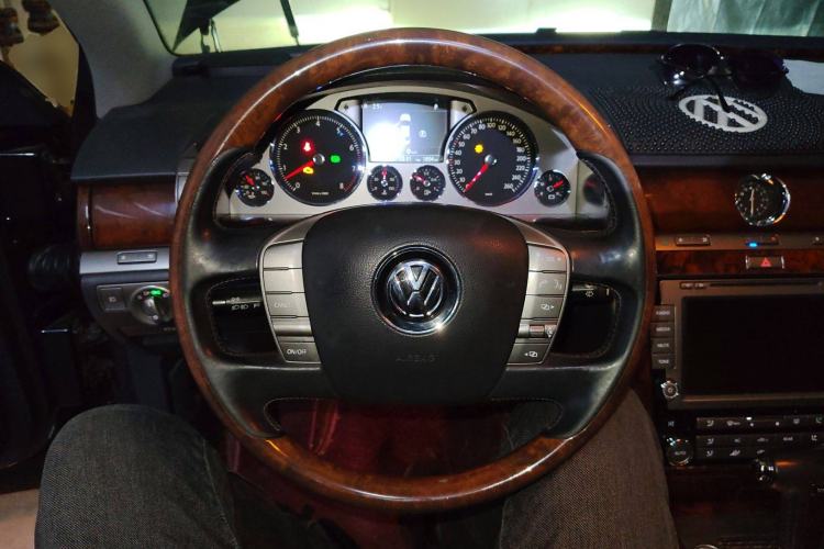 Used Volkswagen Phaeton 2012 3.0L Executive Version Steering Wheel