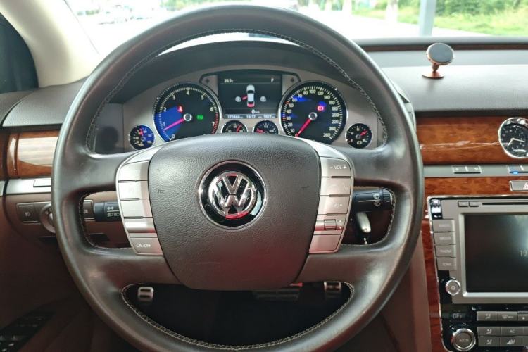 Used Volkswagen Phaeton 2012 3.0L Business Edition Steering Wheel