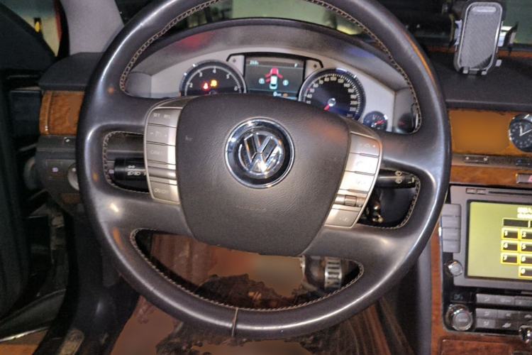 Used Volkswagen Phaeton 2012 3.0L Business Edition Steering Wheel