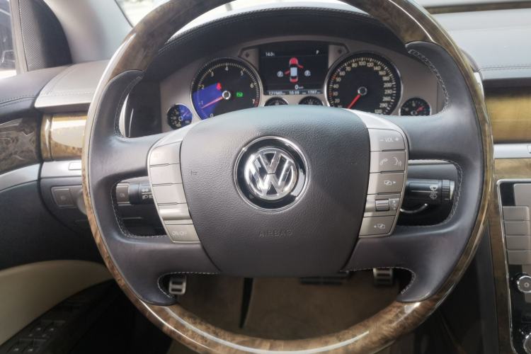 Used Volkswagen Phaeton 2012 4.2L Luxury Custom Edition Steering Wheel