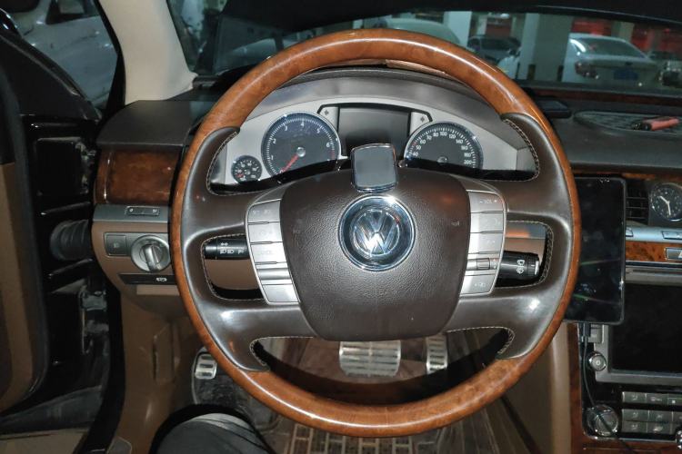 Used Volkswagen Phaeton 2012 3.0L Executive Version Steering Wheel